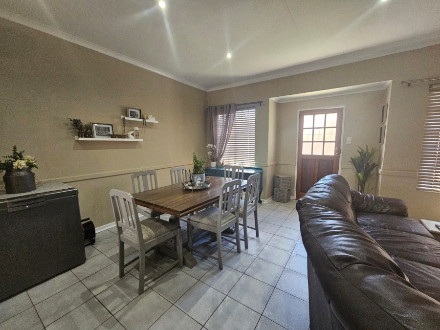 To Let 2 Bedroom Property for Rent in Langenhovenpark Free State